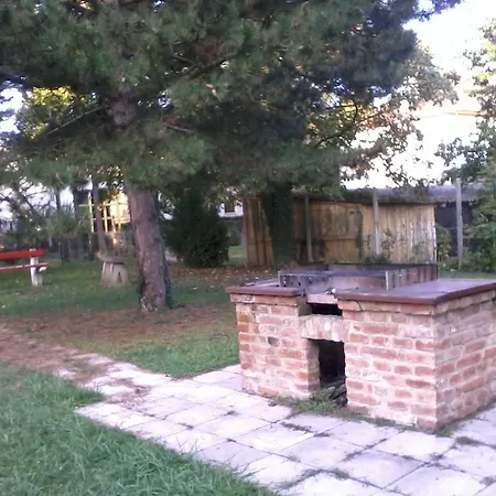 אכסניה Szombathelyi Egyetemi Kollegium *