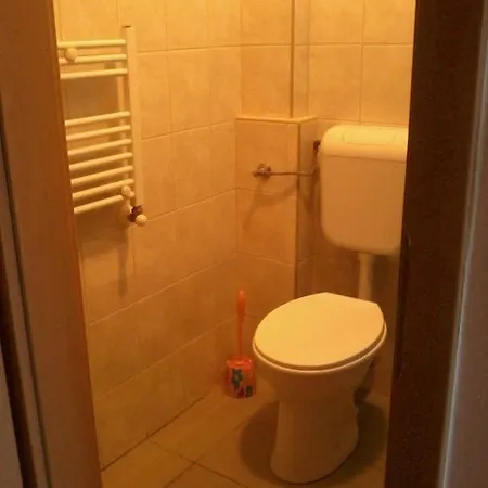 אכסניה Szombathelyi Egyetemi Kollegium