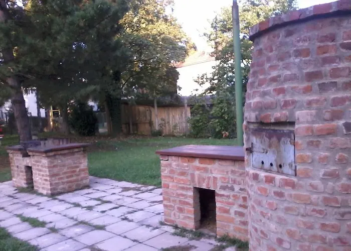 Szombathelyi Egyetemi Kollegium סזומבאת'לי